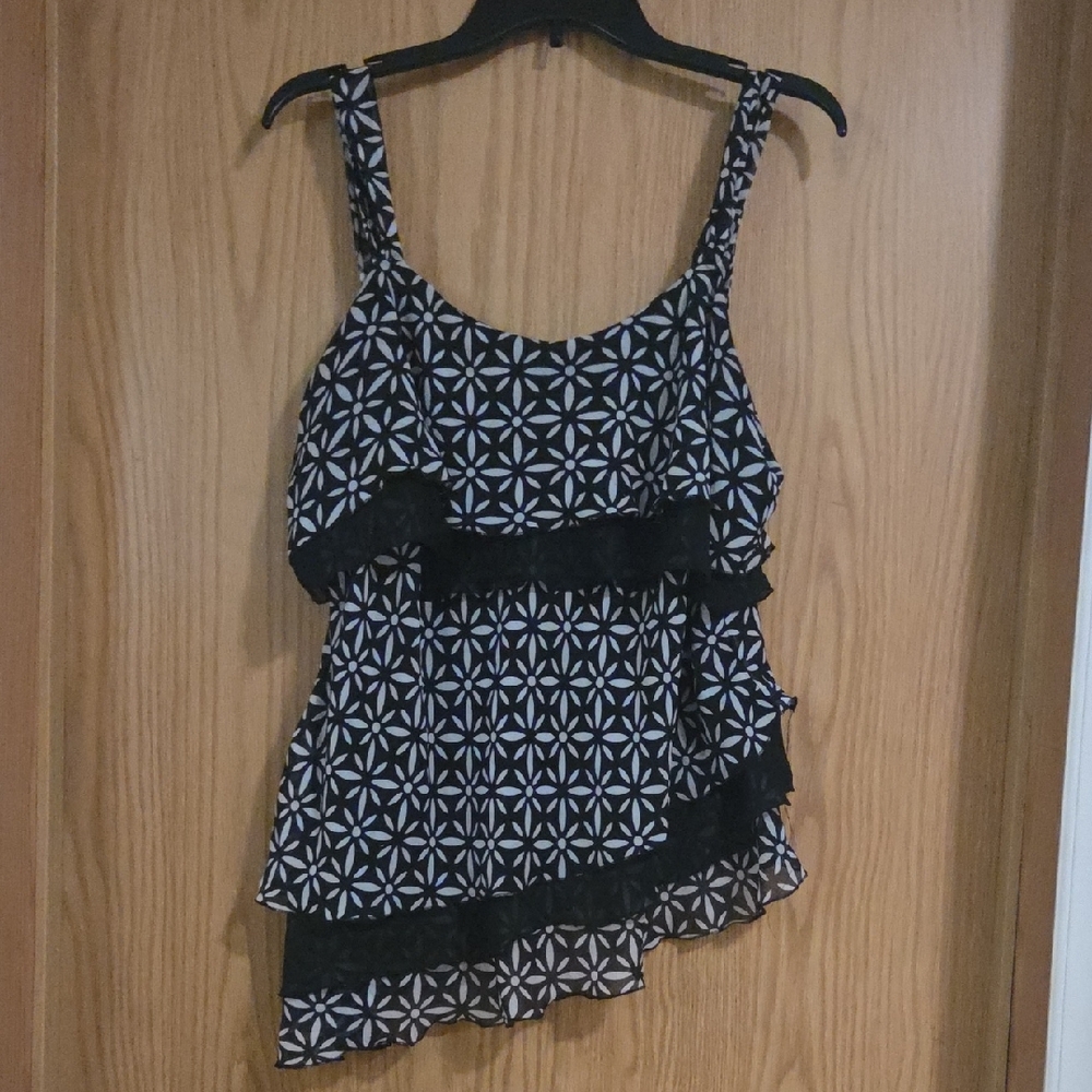 Avenue Asymmetrical Ruffle Tank Top; Black & White; 14/16